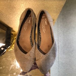 Toms Size 7 Flats